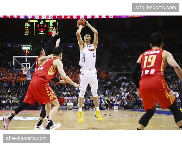 萨姆纳场均22.8分成广东外线攻坚利器 但状态时有起伏